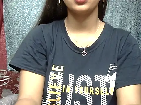 cute Dirty Diva online show from May 2, 2026, 2:33 pm