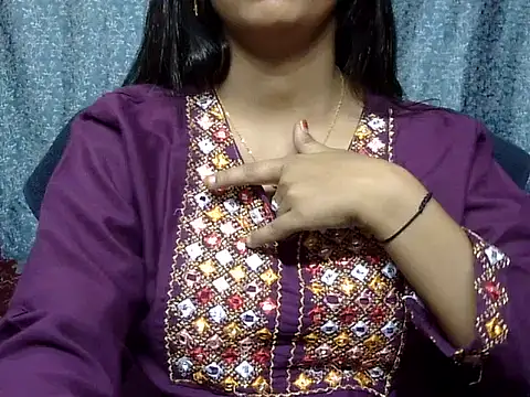 cute Dirty Diva online show from May 7, 2026, 4:12 pm