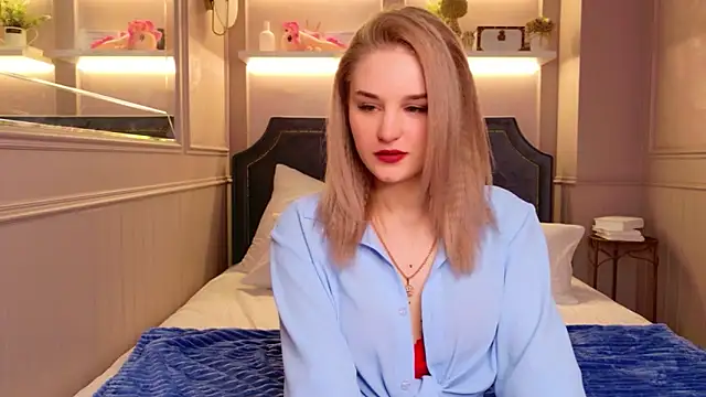 Molly Voss online show from February 2, 2026, 3:33 pm