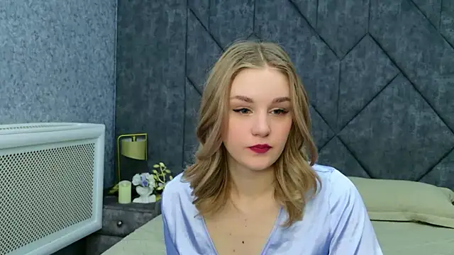 Molly Voss online show from March 10, 2026, 10:31 am