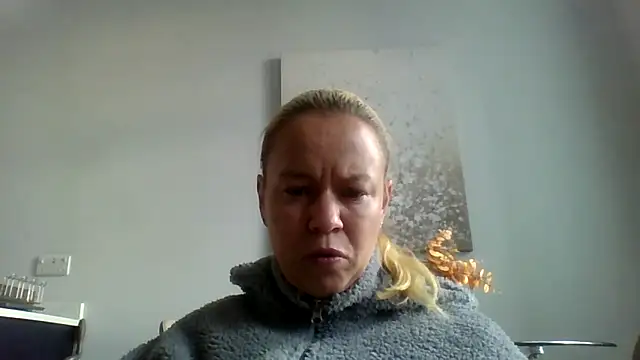 jennyblondeuk online show from March 26, 2026, 4:01 pm