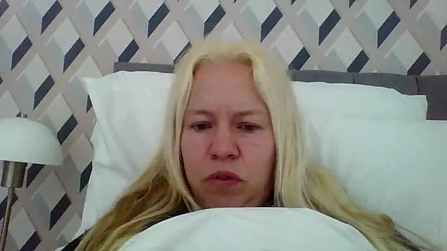 jennyblondeuk online show from April 1, 2026, 9:10 am
