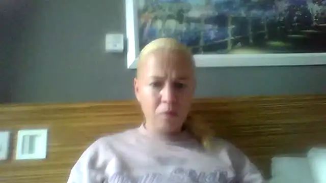 jennyblondeuk online show from April 4, 2026, 2:25 pm