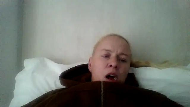 jennyblondeuk online show from April 14, 2026, 2:56 pm
