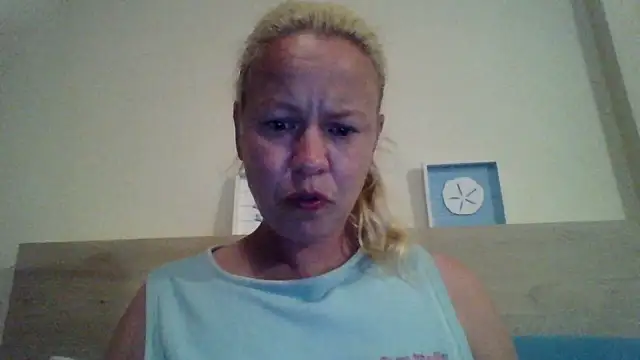 jennyblondeuk online show from April 29, 2026, 9:32 pm