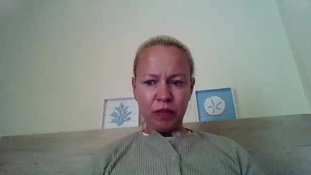 jennyblondeuk online show from April 30, 2026, 5:08 pm