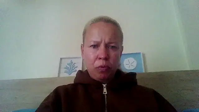 jennyblondeuk online show from May 1, 2026, 5:39 pm