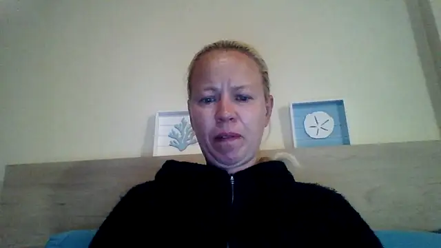 jennyblondeuk online show from May 6, 2026, 9:31 pm