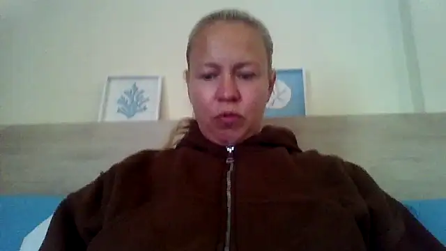 jennyblondeuk online show from May 7, 2026, 4:23 pm