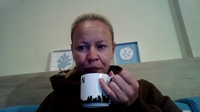 jennyblondeuk online show from May 8, 2026, 7:08 pm