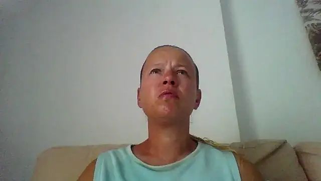 jennyblondeuk online show from June 9, 2026, 4:40 pm