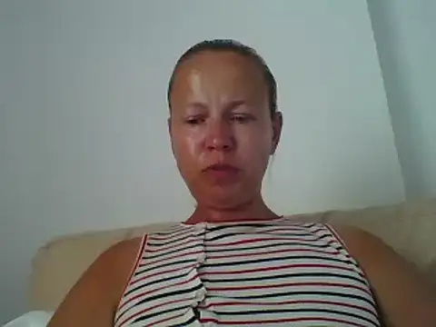 jennyblondeuk online show from June 12, 2026, 5:34 pm