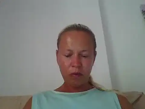 jennyblondeuk online show from June 19, 2026, 5:39 pm