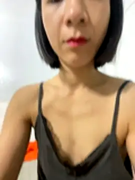 Snapshot of Elly-y chatting on December 21, 2025, 12:40 am Elly-y online show from December 21, 2025, 12:40 am