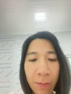 Snapshot of Elly-y chatting on December 22, 2025, 1:24 am Elly-y online show from December 22, 2025, 1:24 am