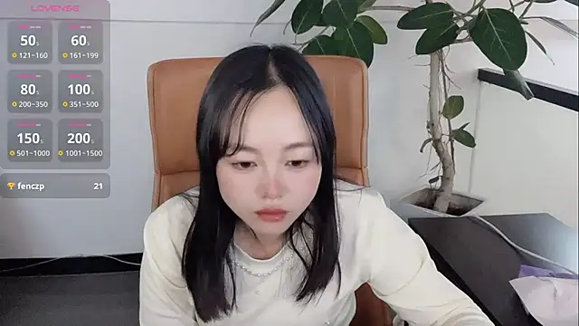 Snapshot of Yuer-77 chatting on February 5, 2026, 12:32 pm Yuer-77 online show from February 5, 2026, 12:32 pm