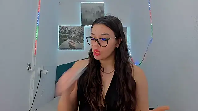 Snapshot of RedAssHottie chatting on January 28, 2025, 7:11 am RedAssHottie online show from January 28, 2025, 7:11 am