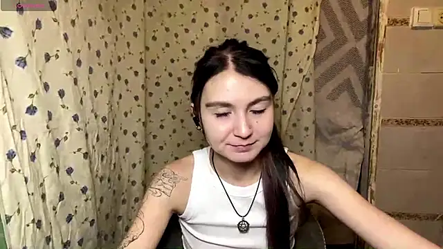 EstherKiester online show from February 4, 2026, 9:20 pm