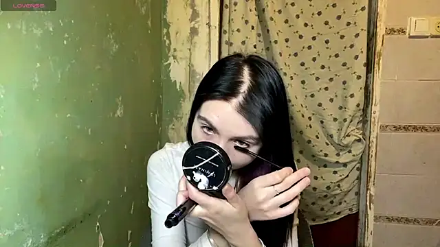 EstherKiester online show from February 5, 2026, 9:08 pm