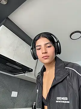 Snapshot of Ema_Rose_ chatting on June 15, 2026, 7:16 pm Ema Rose online show from June 15, 2026, 7:16 pm