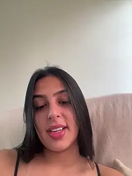 jujuarantes  2026 online show from April 28, 2026, 2:11 pm