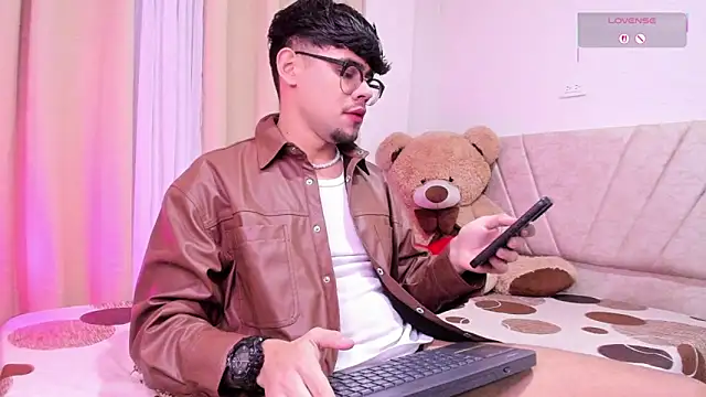 isaac saenzs online show from February 5, 2026, 12:43 pm