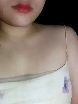 Snapshot of lili-roze chatting on December 22, 2025, 9:06 am lili-roze online show from December 22, 2025, 9:06 am