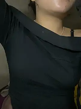 Snapshot of lili-roze chatting on February 6, 2026, 1:58 pm lili-roze online show from February 6, 2026, 1:58 pm