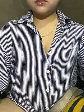 lili-roze online show from February 7, 2026, 12:53 pm