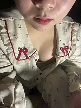 lili-roze online show from April 10, 2026, 12:32 pm