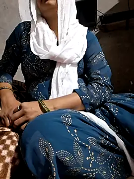 Radhacpl9528 online show from February 14, 2026, 5:37 am