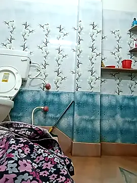Hot-Angale online show from May 4, 2026, 6:53 am