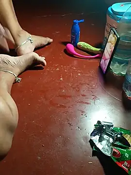 Hot-Angale online show from June 19, 2026, 7:28 pm
