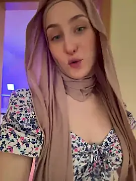 LuxBrunette  online show from June 20, 2026, 4:26 am