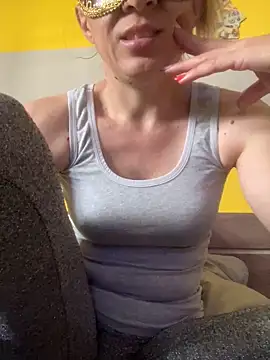 SexyMamiVee online show from May 6, 2026, 10:42 am