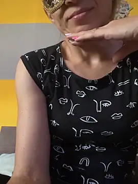 SexyMamiVee online show from June 15, 2026, 3:14 pm