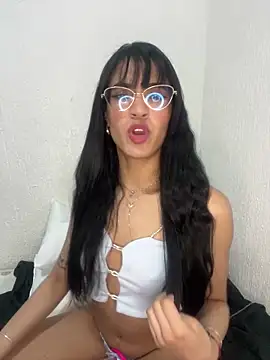 Snapshot of ValentinaEvanz chatting on April 18, 2026, 6:45 pm ValentinaEvanz online show from April 18, 2026, 6:45 pm