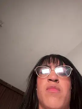 Snapshot of ValentinaEvanz chatting on May 6, 2026, 8:58 pm ValentinaEvanz online show from May 6, 2026, 8:58 pm