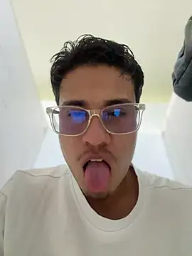Latin Paisa Boy online show from June 25, 2026, 8:13 pm