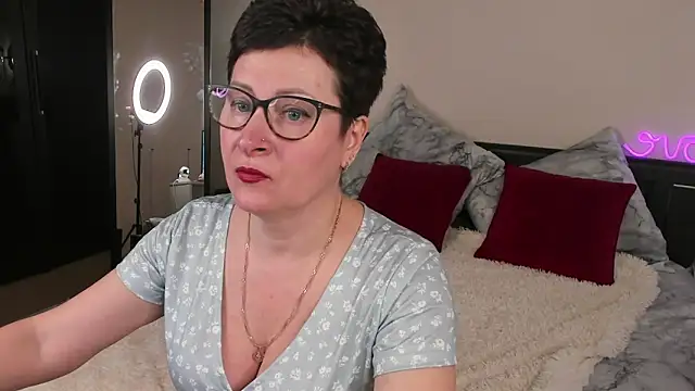 JennyMons online show from May 8, 2026, 8:19 am
