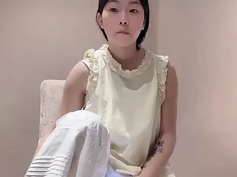 shasha05233 online show from May 27, 2026, 11:51 am