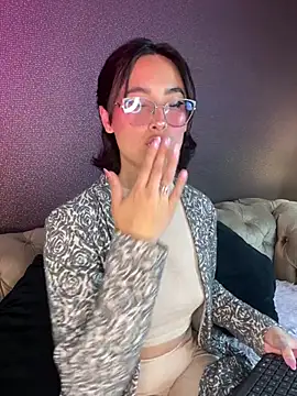 luna gv online show from February 18, 2026, 11:39 am