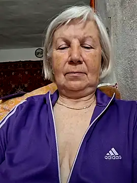 KlaudiaDarling online show from April 24, 2026, 6:10 pm