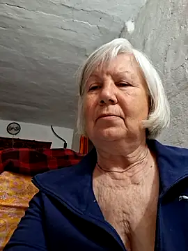 KlaudiaDarling online show from May 3, 2026, 6:36 pm
