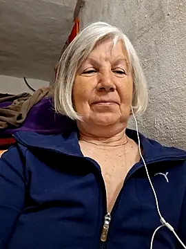 KlaudiaDarling online show from May 5, 2026, 6:49 pm