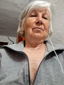 KlaudiaDarling online show from May 9, 2026, 6:57 pm