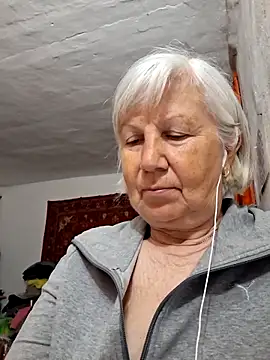 KlaudiaDarling online show from May 10, 2026, 7:08 pm