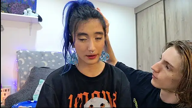 Snapshot of LunaisBack chatting on March 4, 2026, 8:37 pm LunaisBack online show from March 4, 2026, 8:37 pm