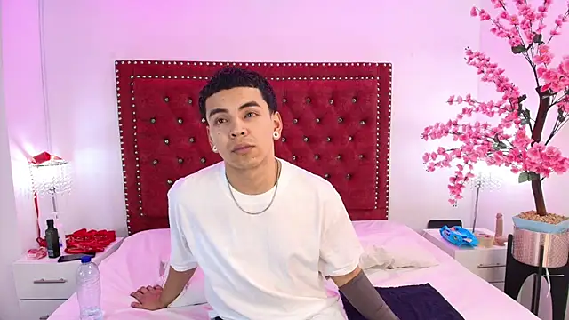 Jaden and sofia online show from May 17, 2026, 3:04 am