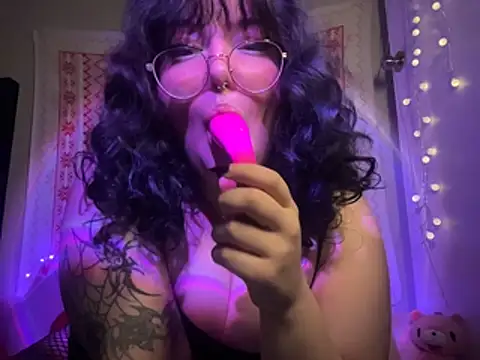 kittycarnivore online show from February 6, 2026, 3:33 am